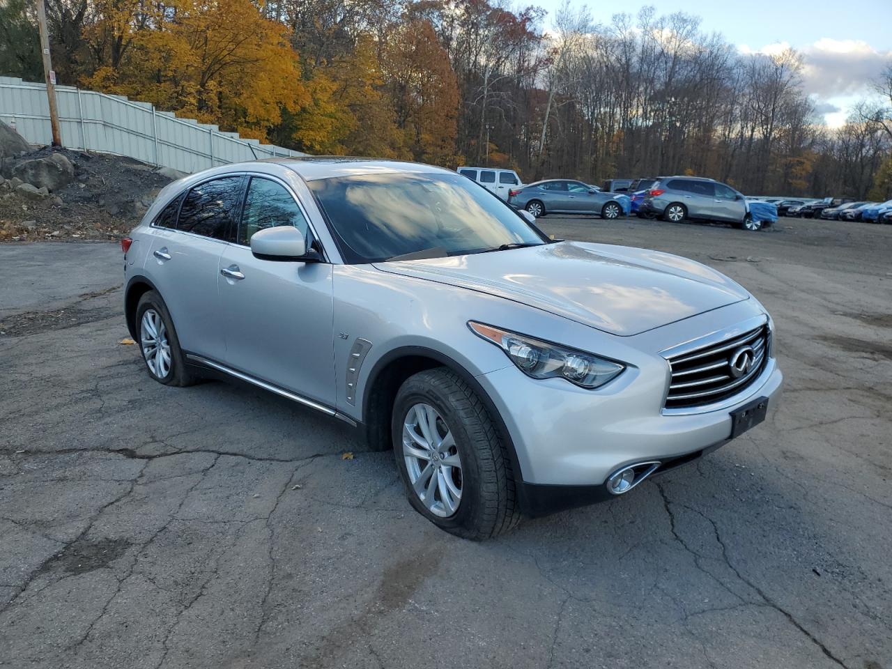 INFINITI QX70