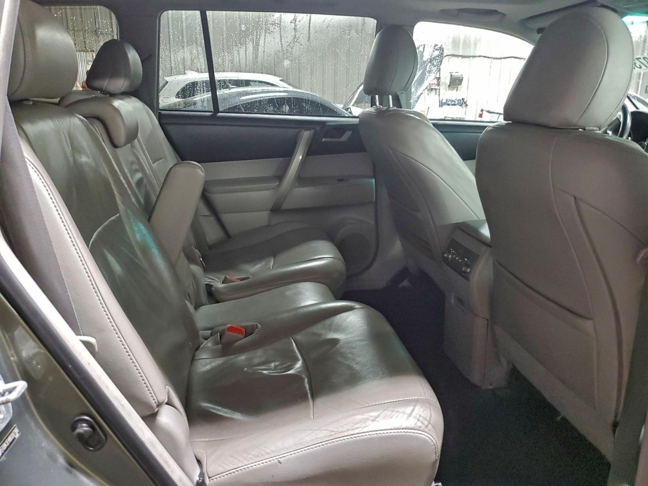 TOYOTA HIGHLANDER BASE