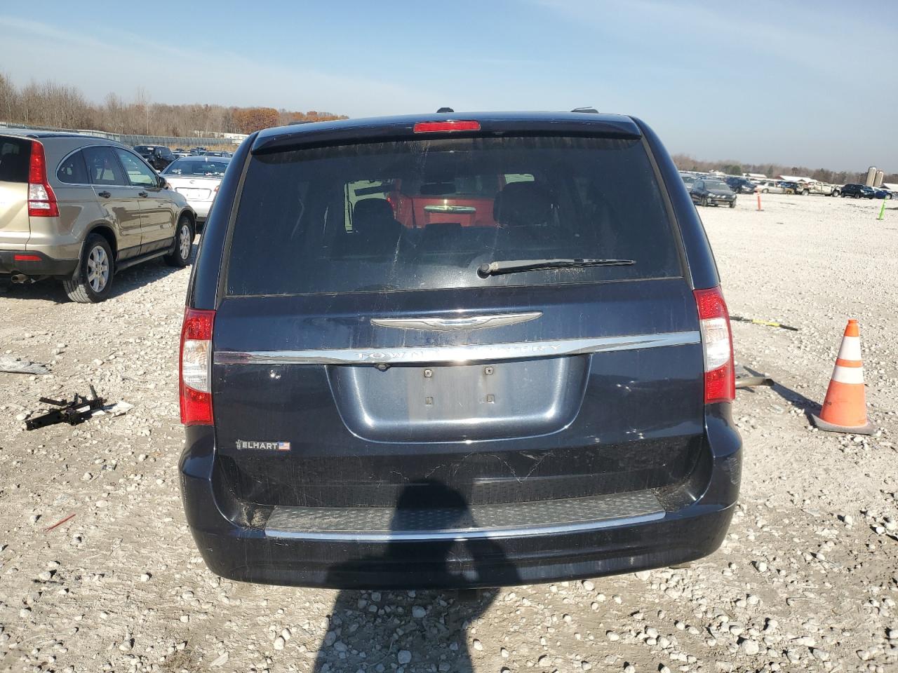 Lot #3310453303 2011 CHRYSLER TOWN & COU