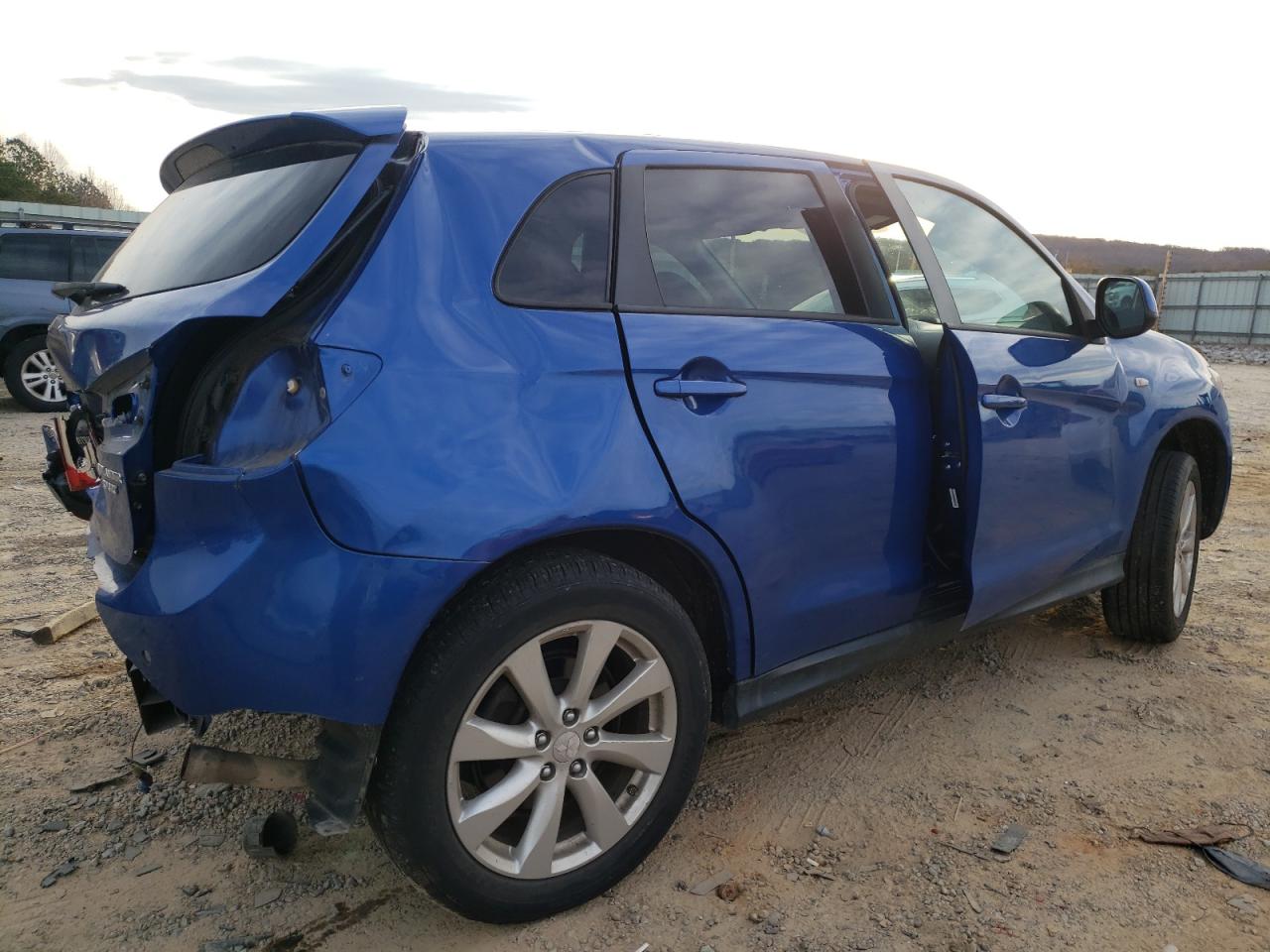 MITSUBISHI OUTLANDER ES