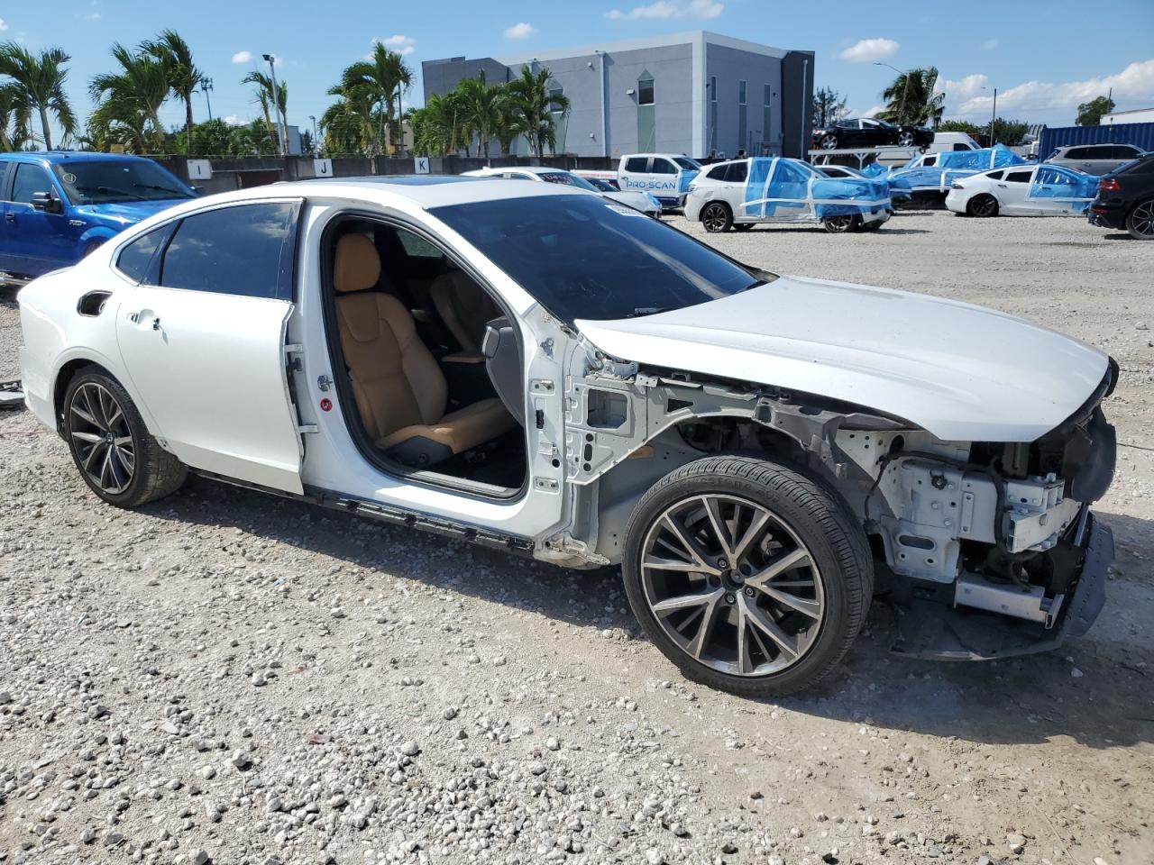 VOLVO S90 T5 MOMENTUM