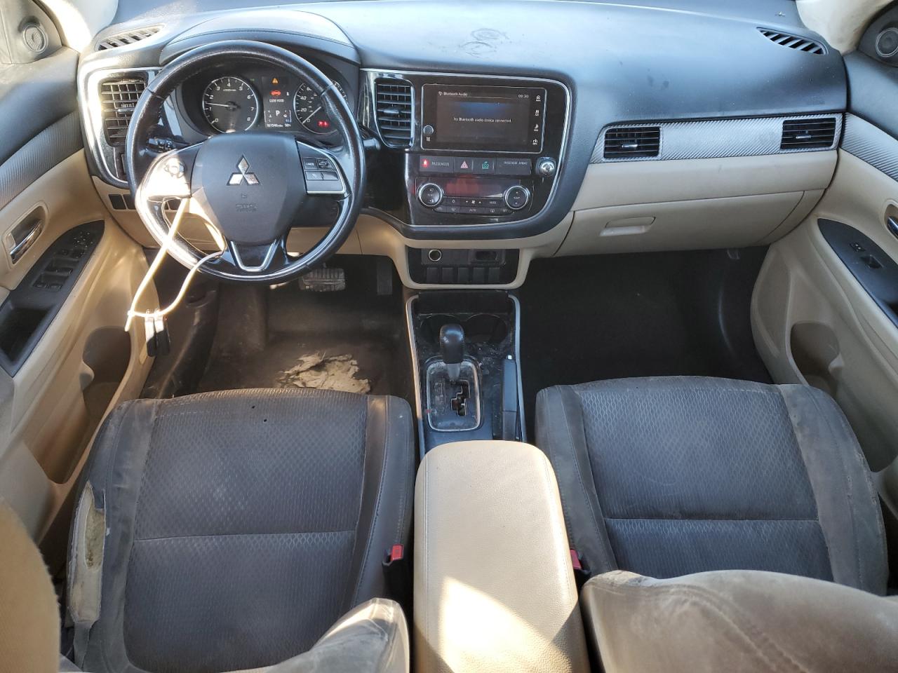 MITSUBISHI OUTLANDER SE