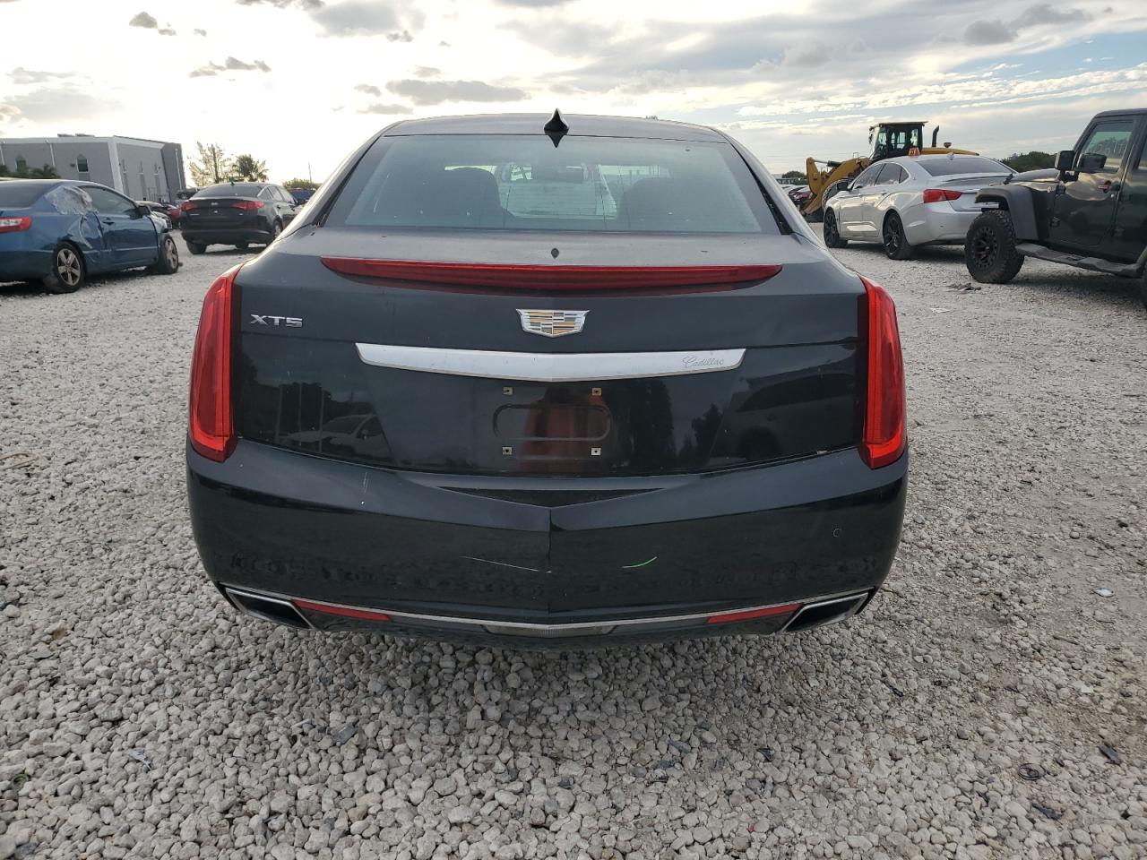 CADILLAC XTS LUXURY COLLECTION