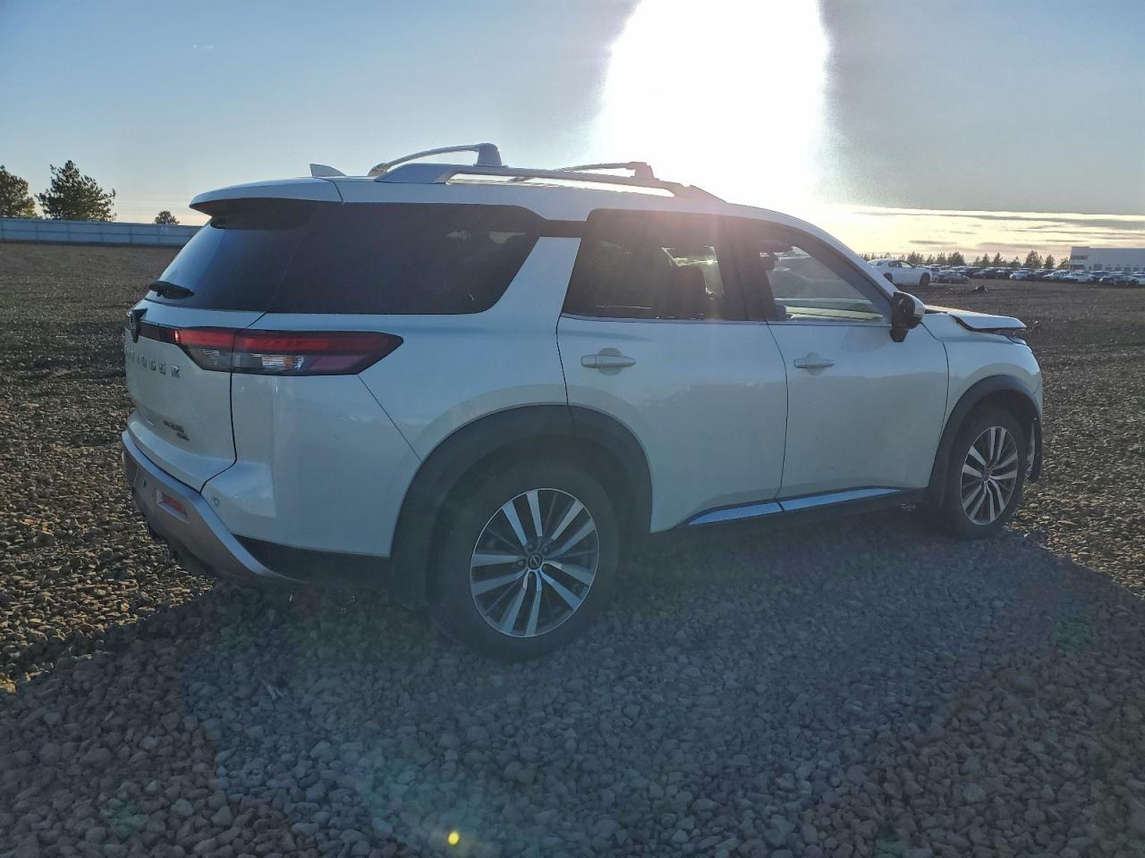 NISSAN PATHFINDER PLATINUM