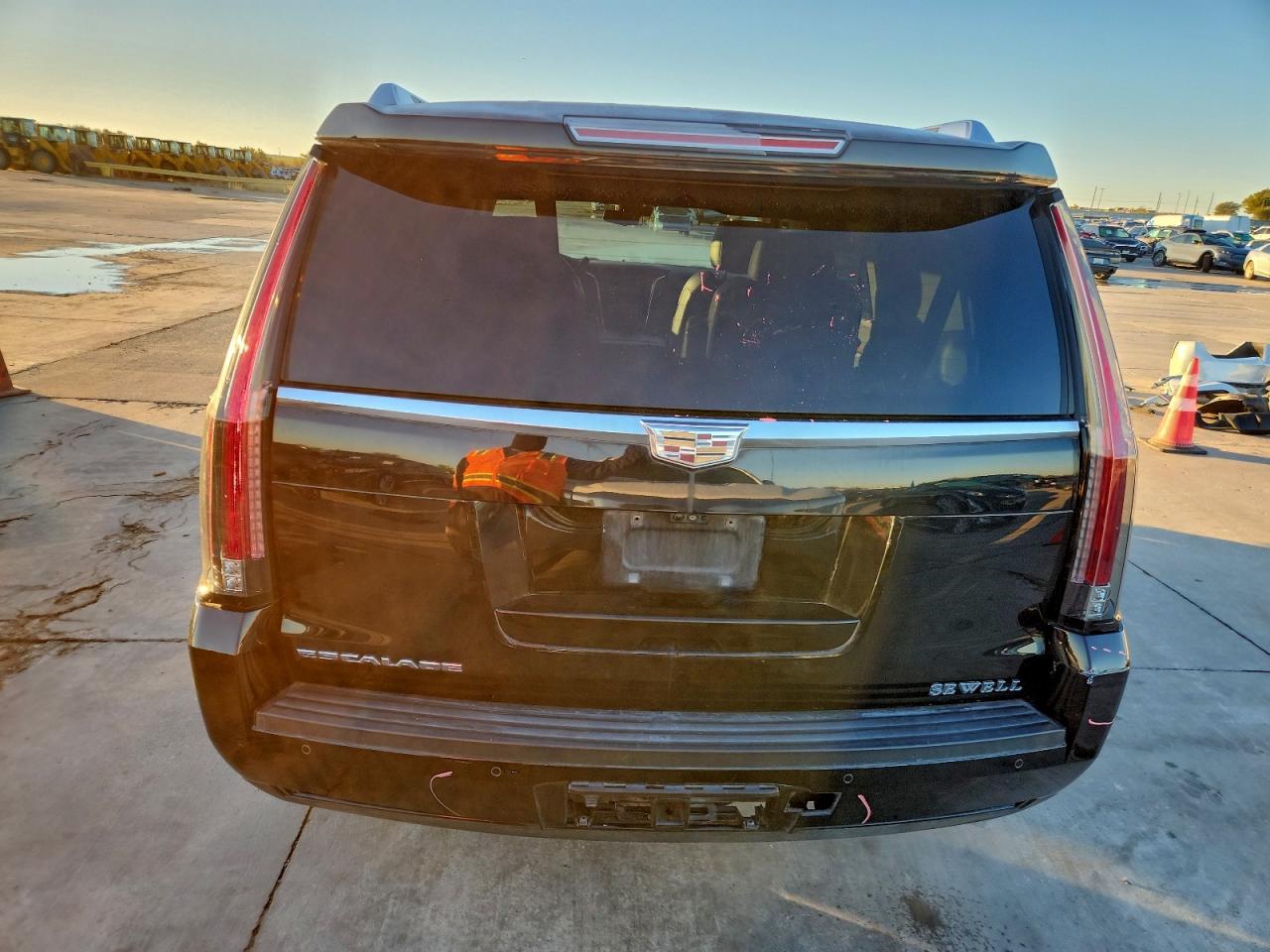 CADILLAC ESCALADE LUXURY
