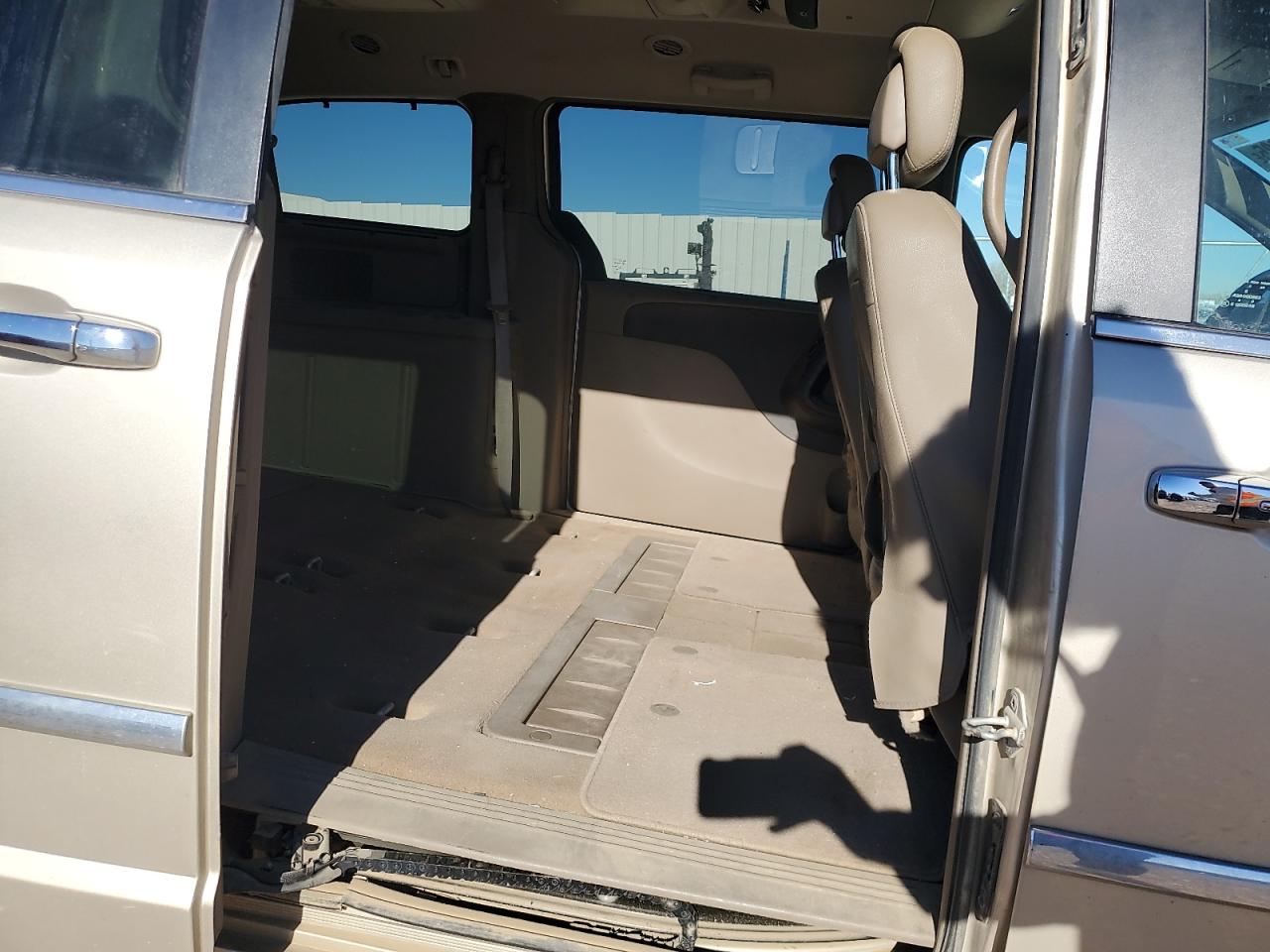 CHRYSLER TOWN & COUNTRY TOURING