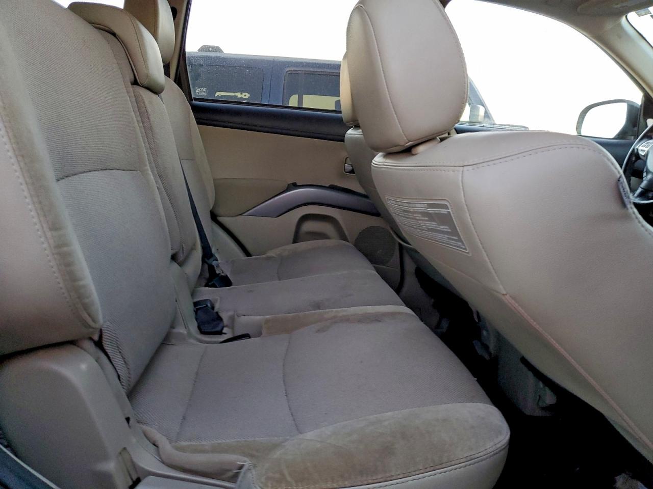 MITSUBISHI OUTLANDER SE