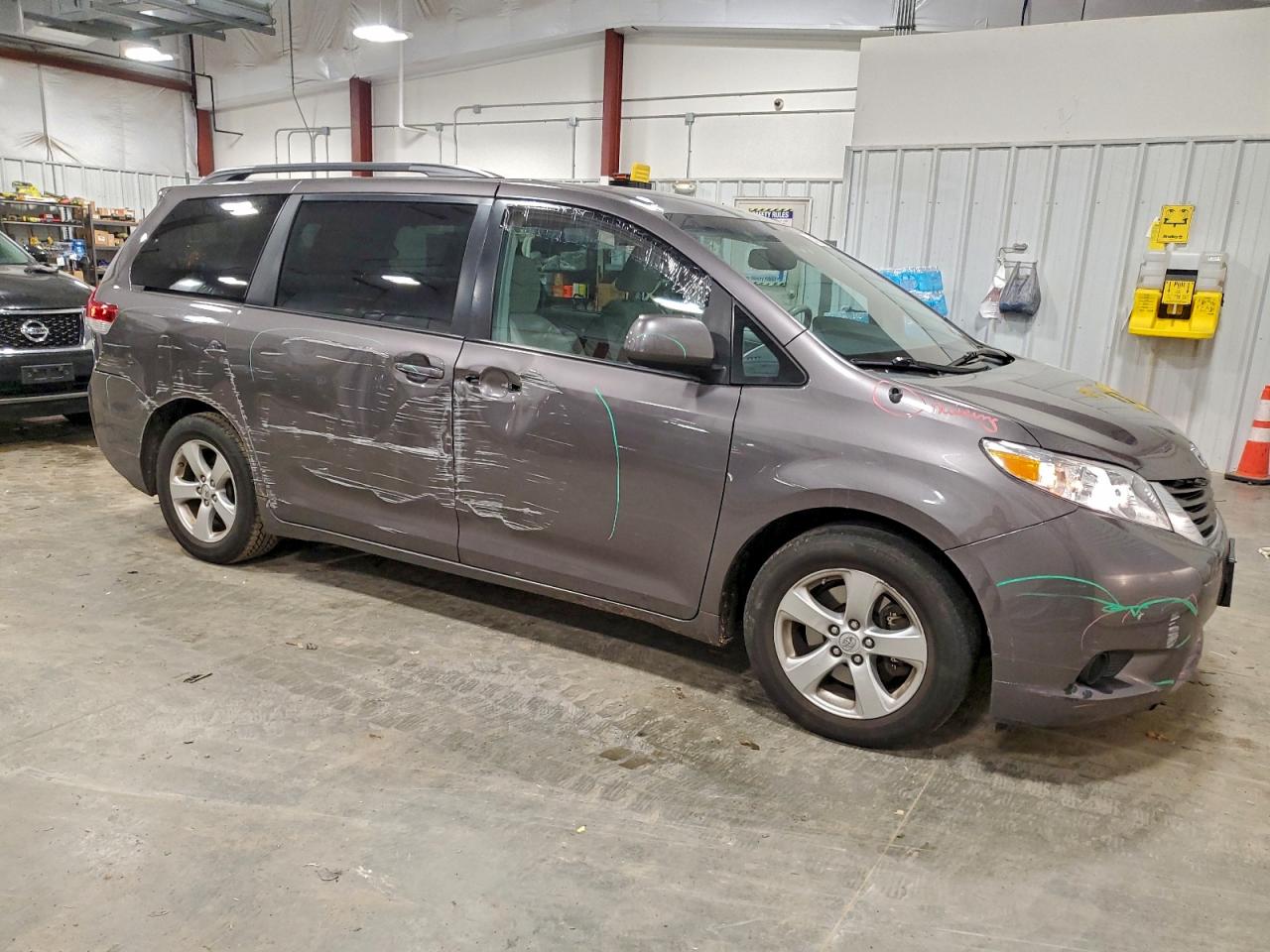 Lot #3298140182 2013 TOYOTA SIENNA LE