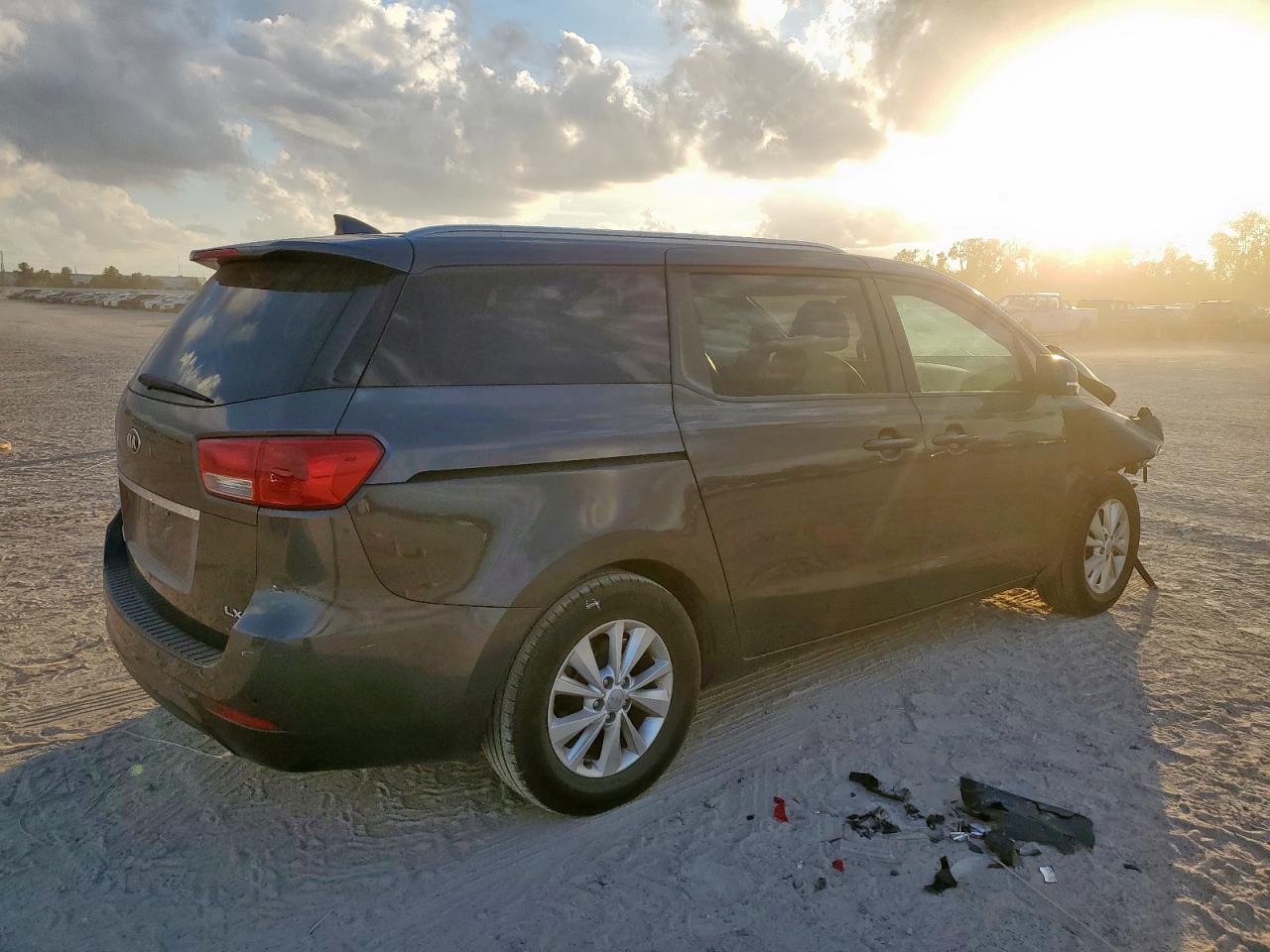 Lot #3310468045 2017 KIA SEDONA LX