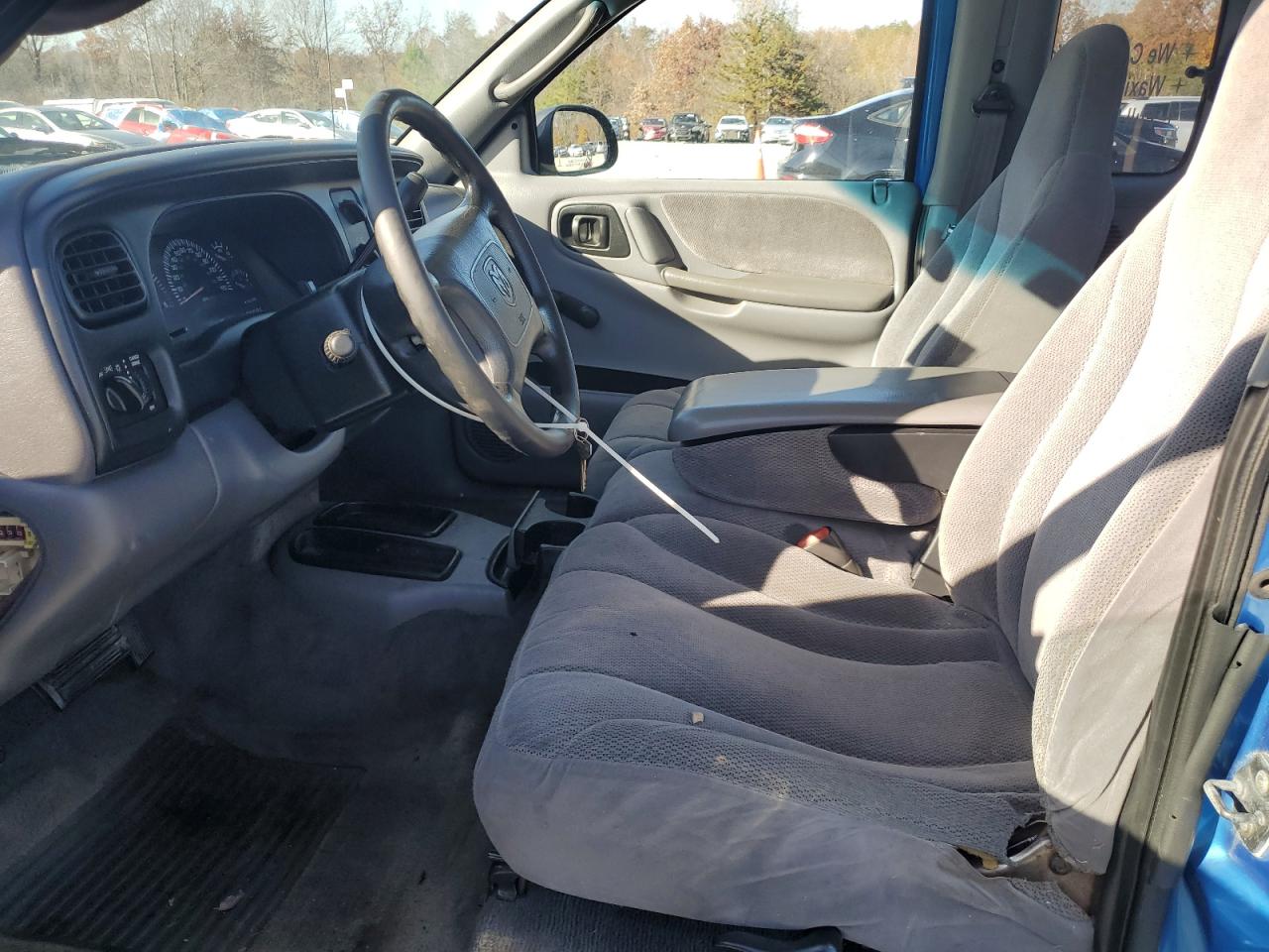 Lot #3297142523 2000 DODGE DAKOTA