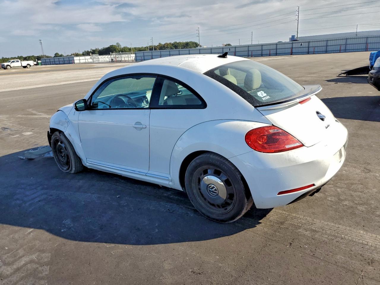 VOLKSWAGEN BEETLE SE