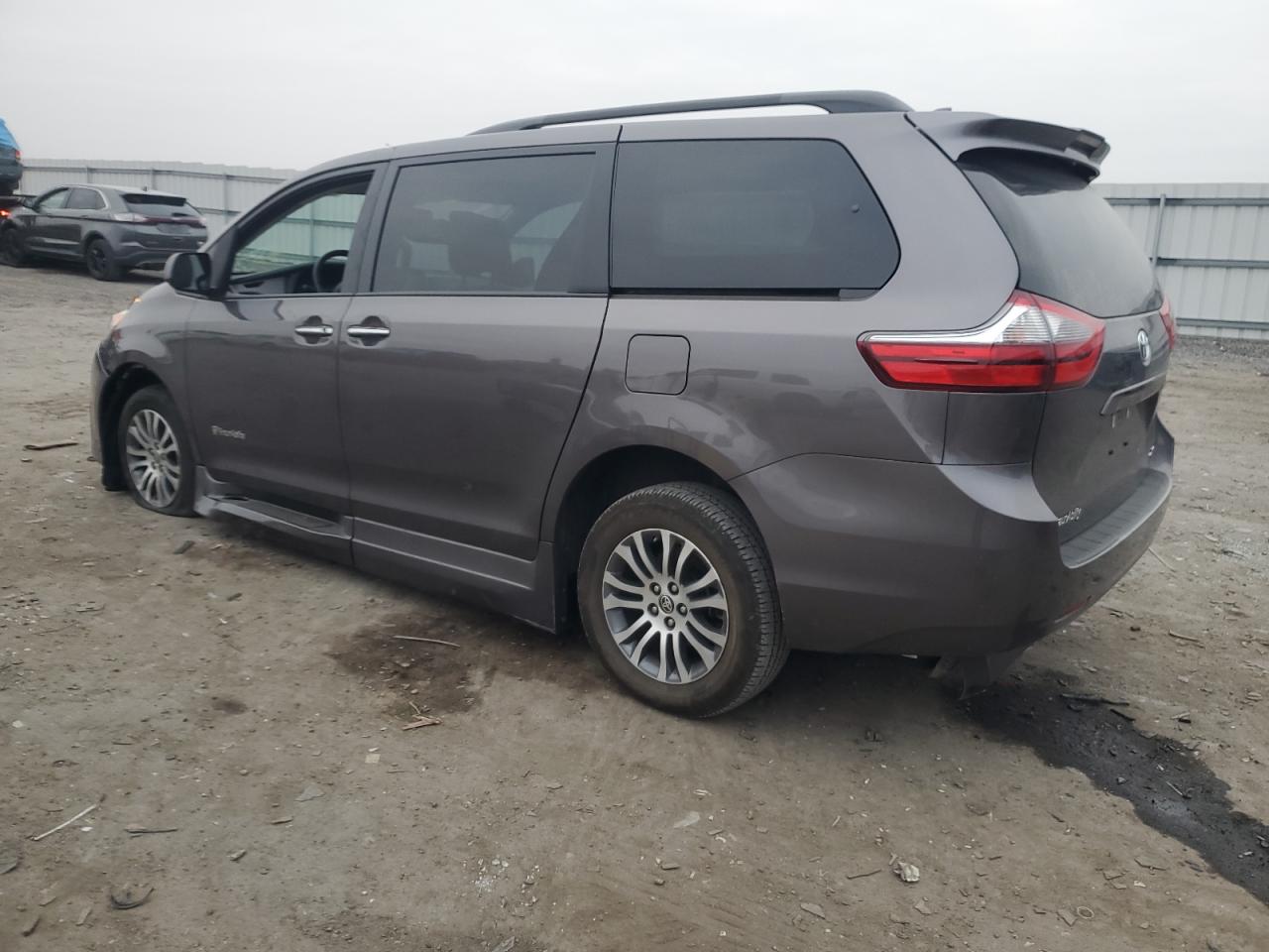 TOYOTA SIENNA XLE