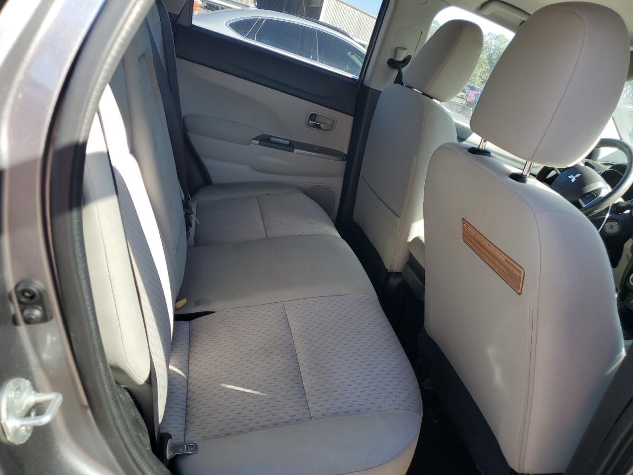 MITSUBISHI OUTLANDER ES