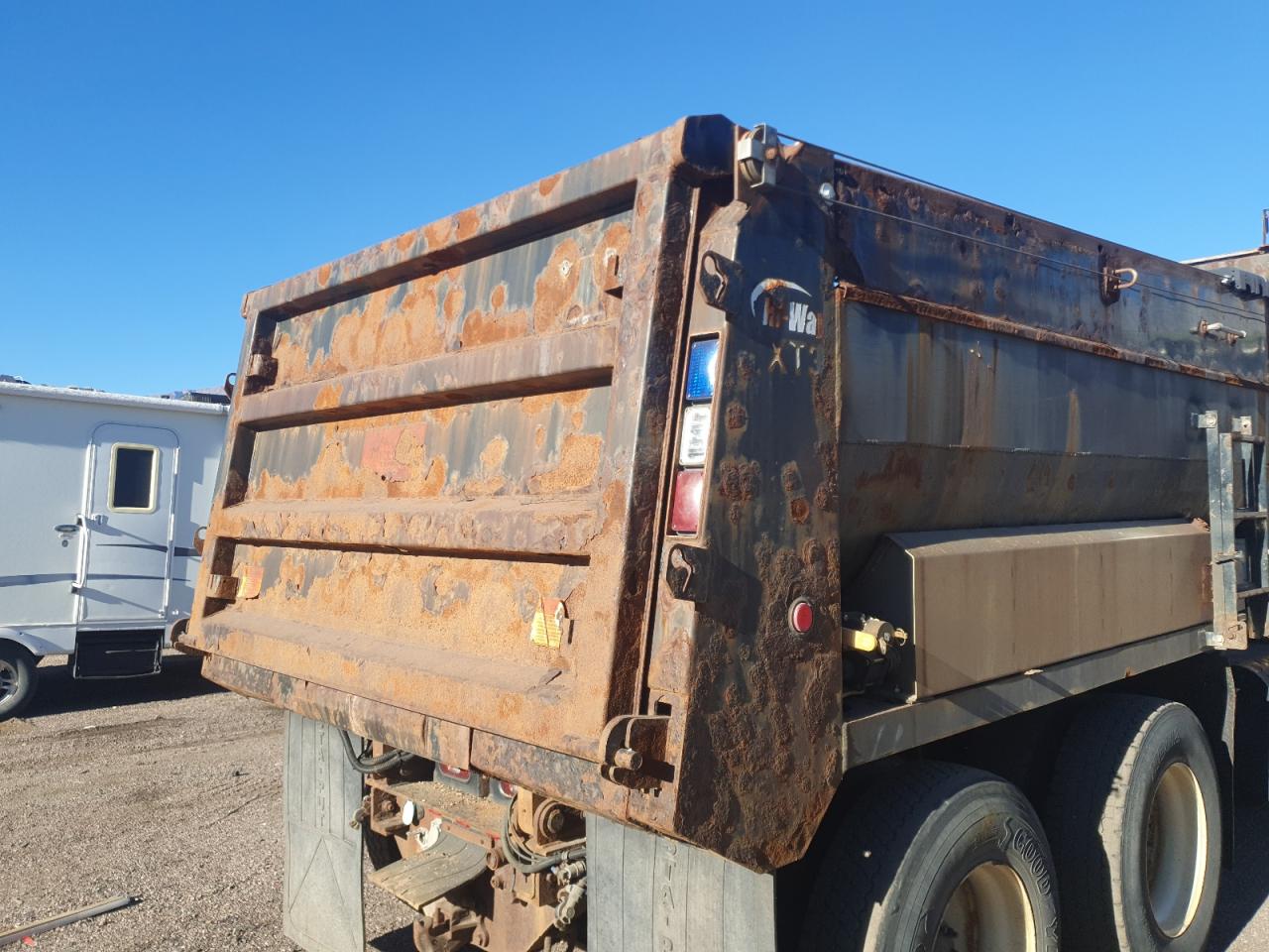 Lot #3305370330 2013 INTERNATIONAL 7600