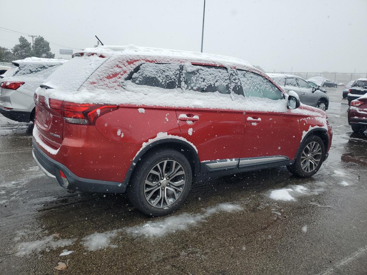 MITSUBISHI OUTLANDER SE