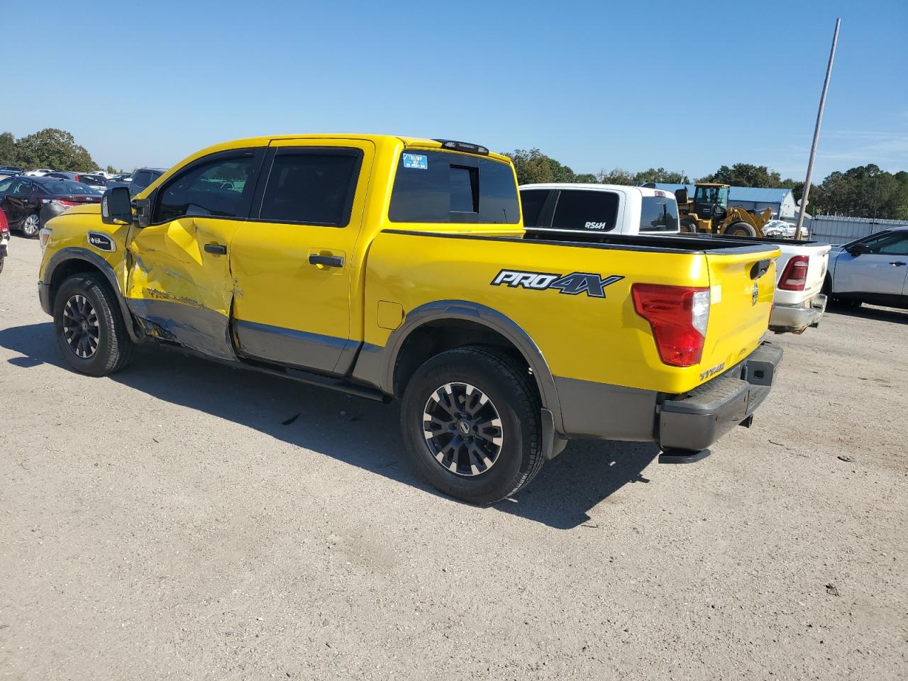 NISSAN TITAN SV