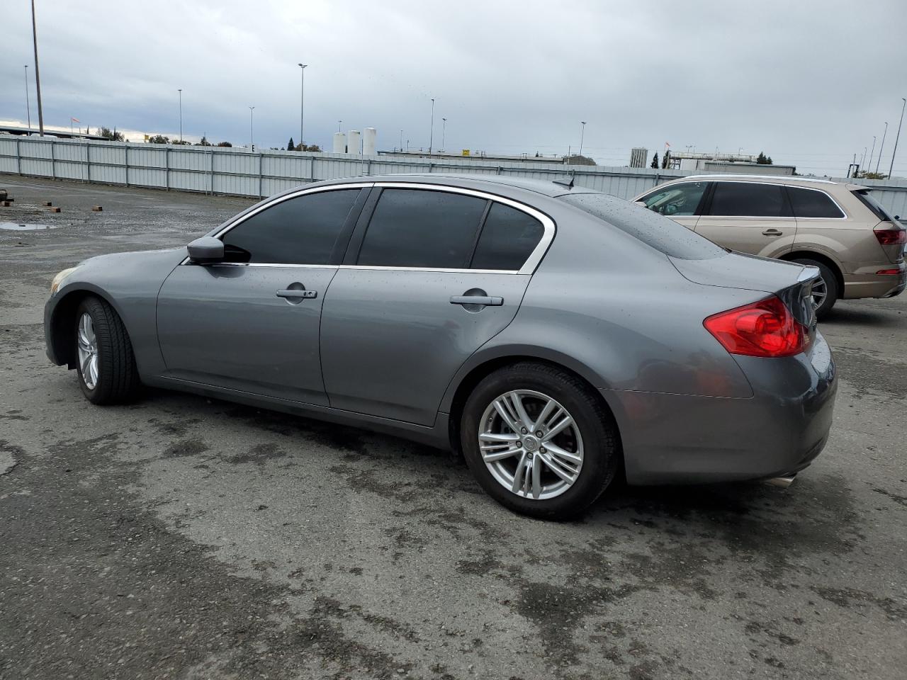 INFINITI G25 BASE