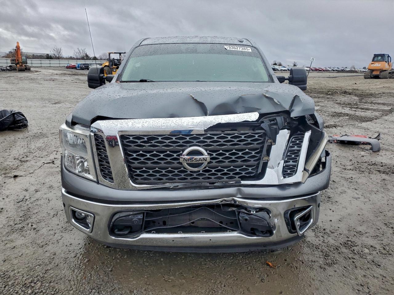 NISSAN TITAN SV