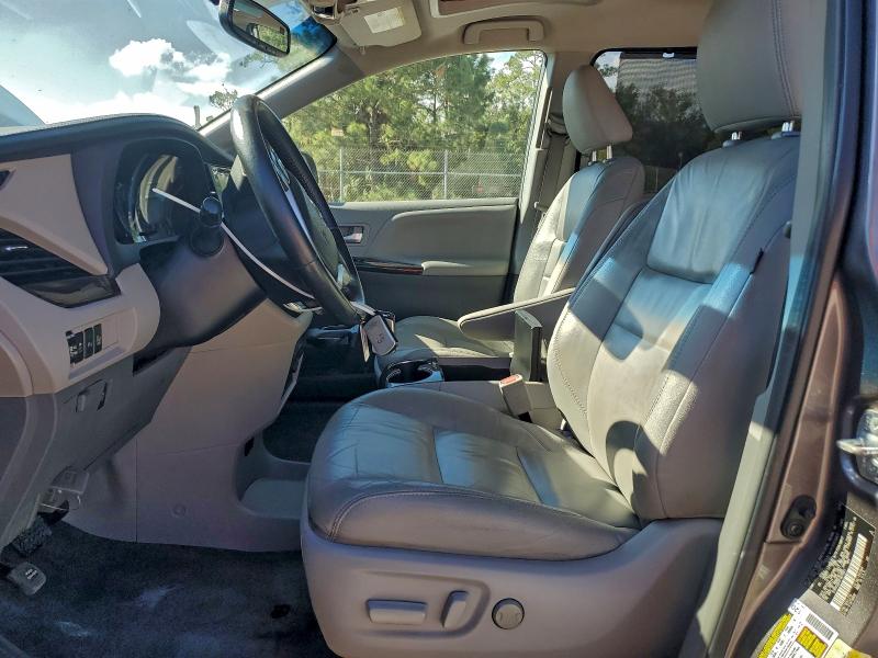 2015 TOYOTA SIENNA XLE #3301793382