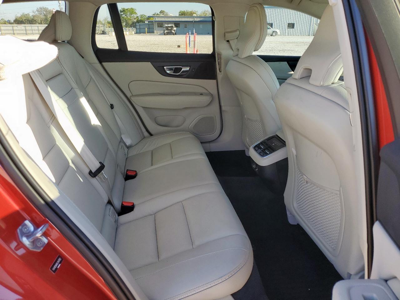 VOLVO V60 T5 MOMENTUM