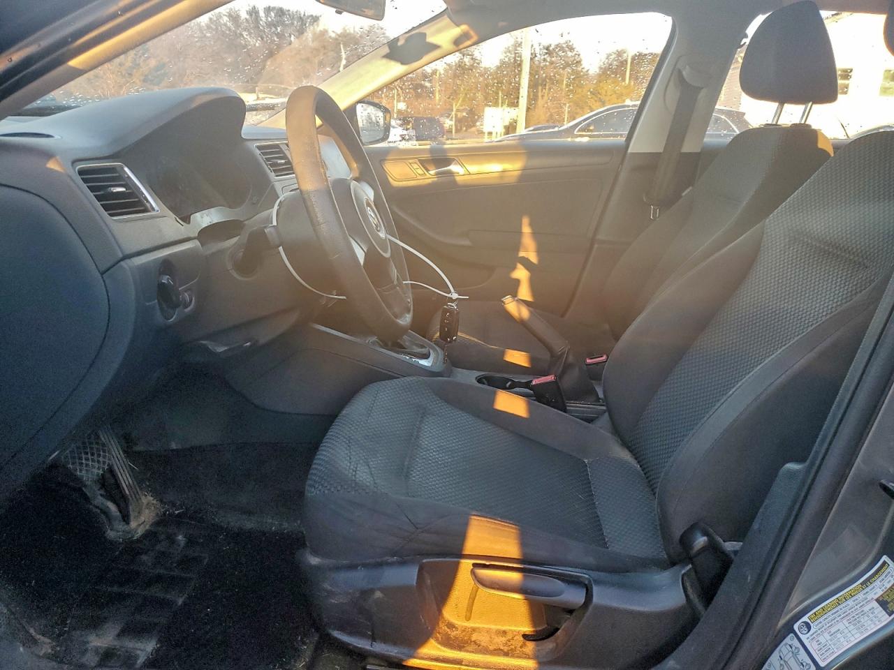 VOLKSWAGEN JETTA BASE