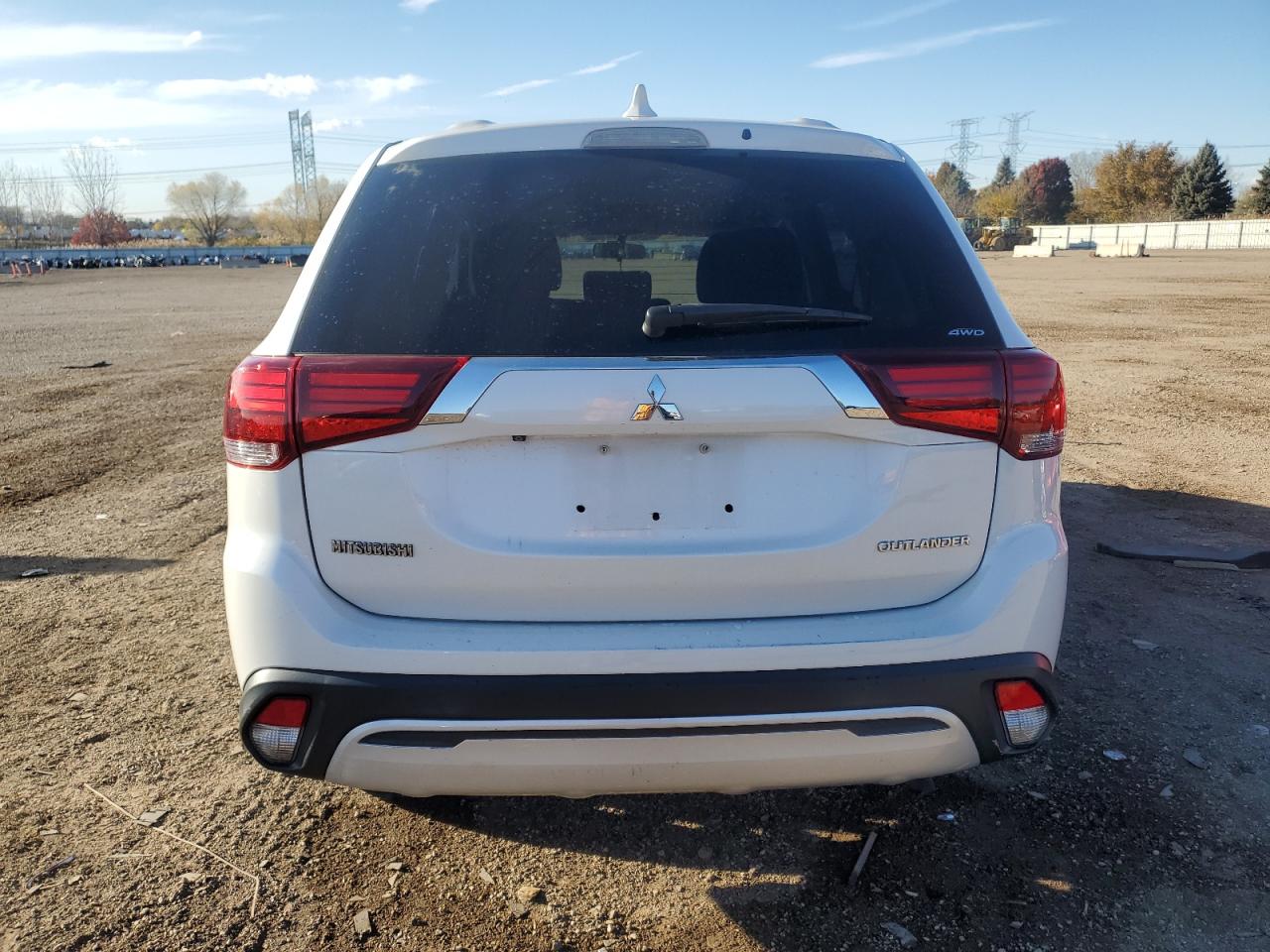MITSUBISHI OUTLANDER SE