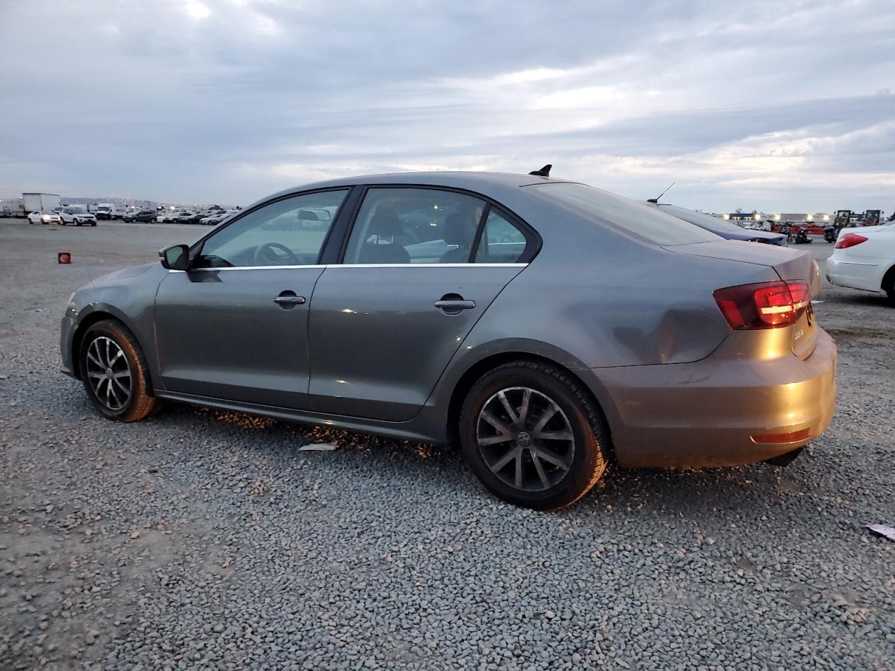 VOLKSWAGEN JETTA SE