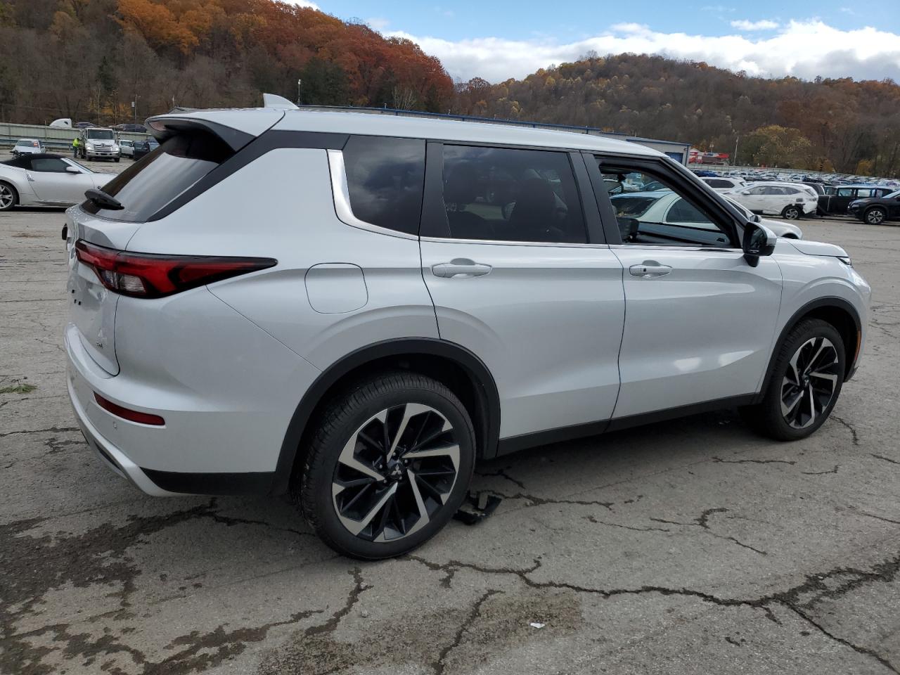 MITSUBISHI OUTLANDER SE