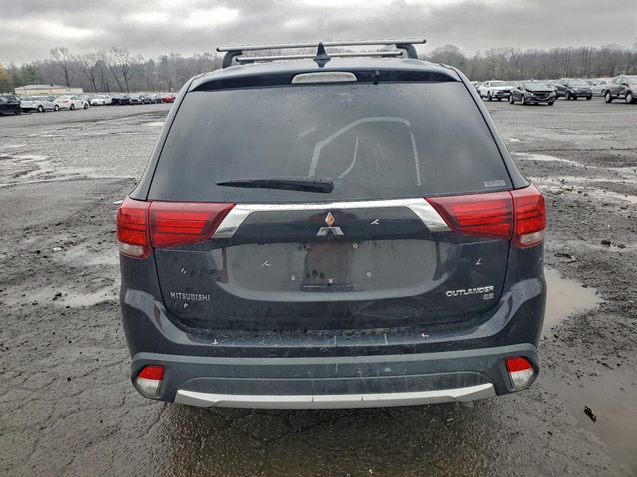 MITSUBISHI OUTLANDER SE