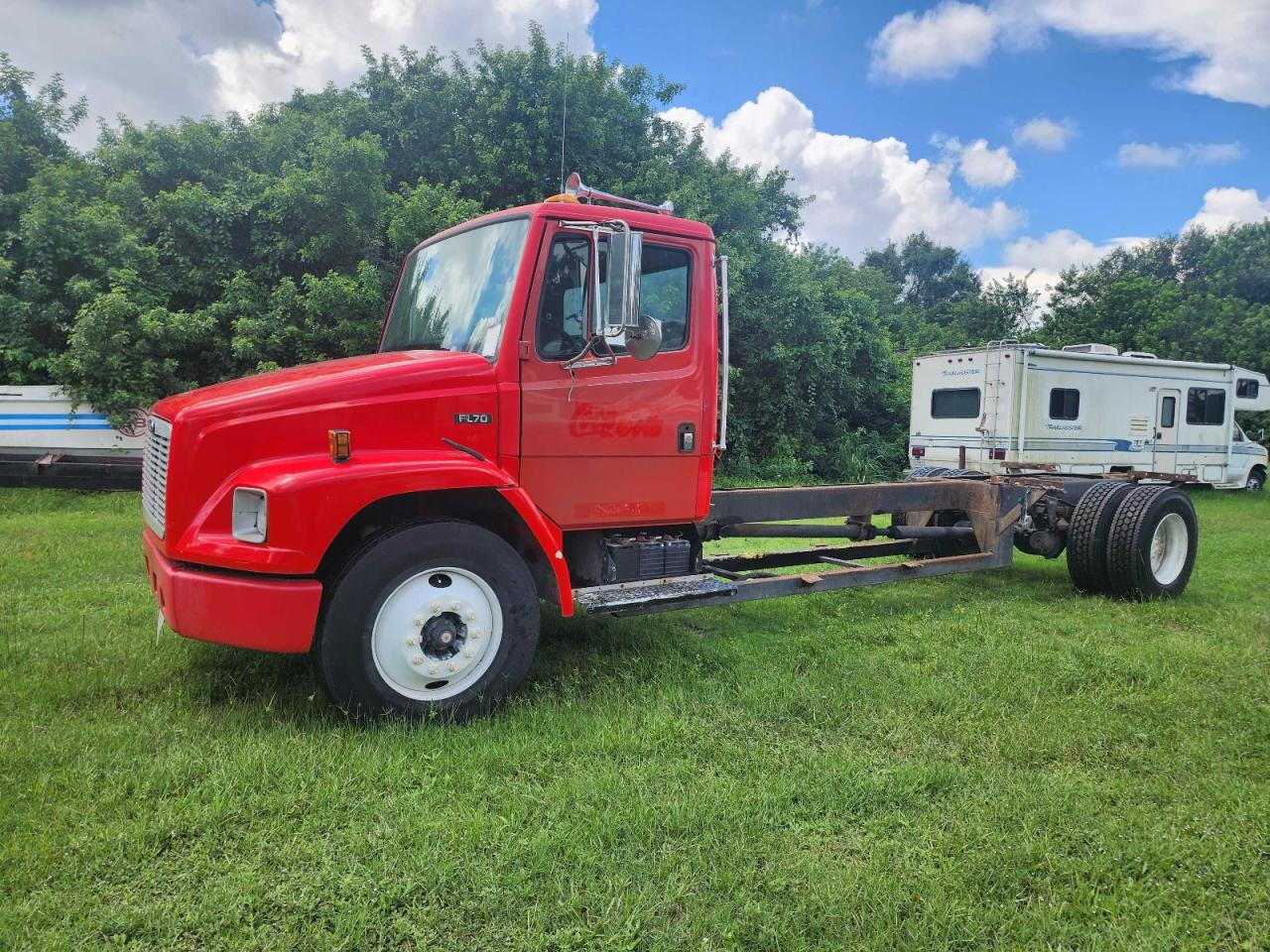 Lot #3291368159 1999 FREIGHTLINER MEDIUM CON