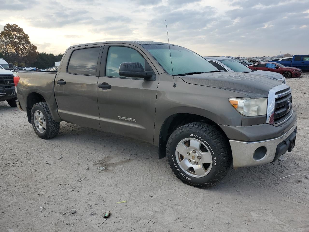 TOYOTA TUNDRA CREWMAX SR5