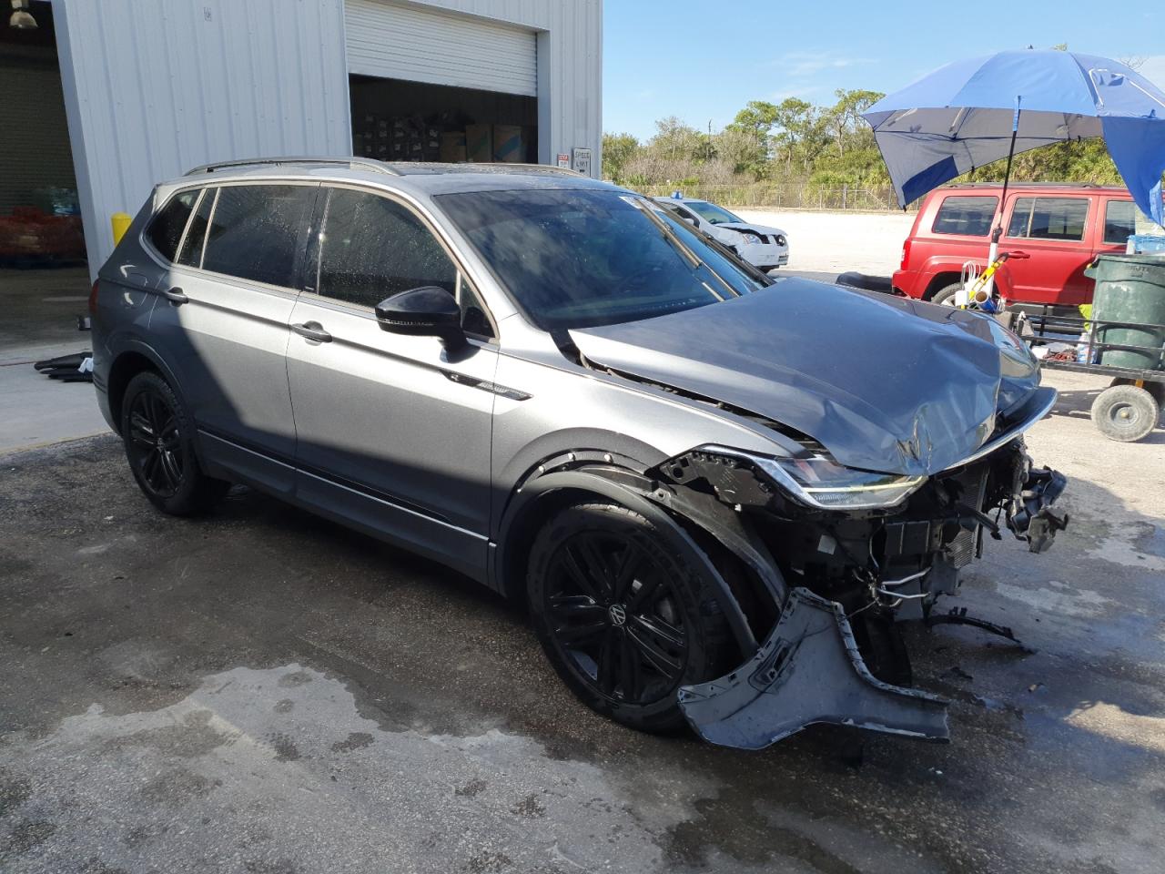 VOLKSWAGEN TIGUAN SE R-LINE BLACK