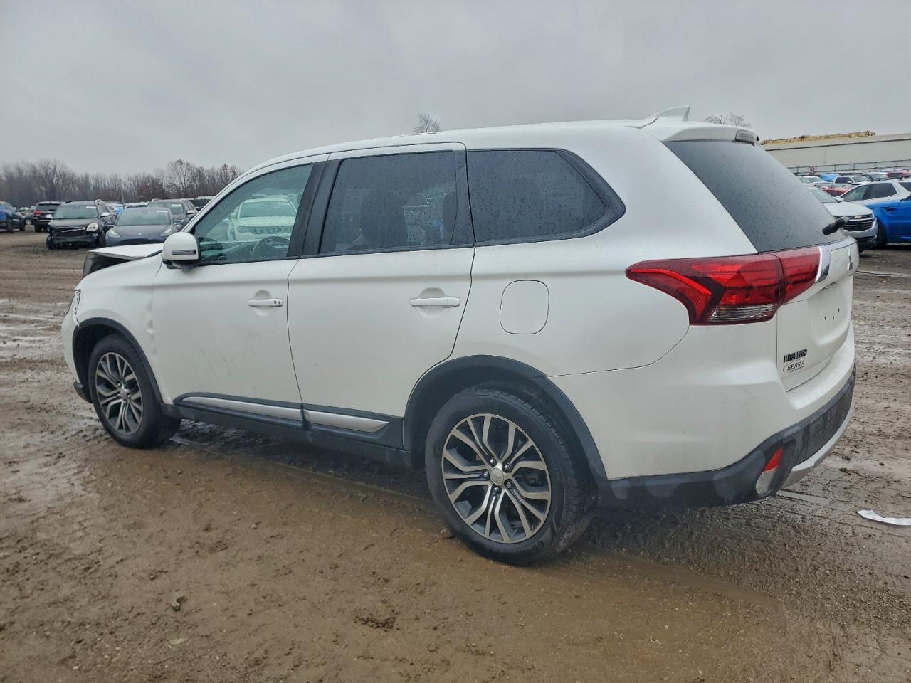 MITSUBISHI OUTLANDER SE