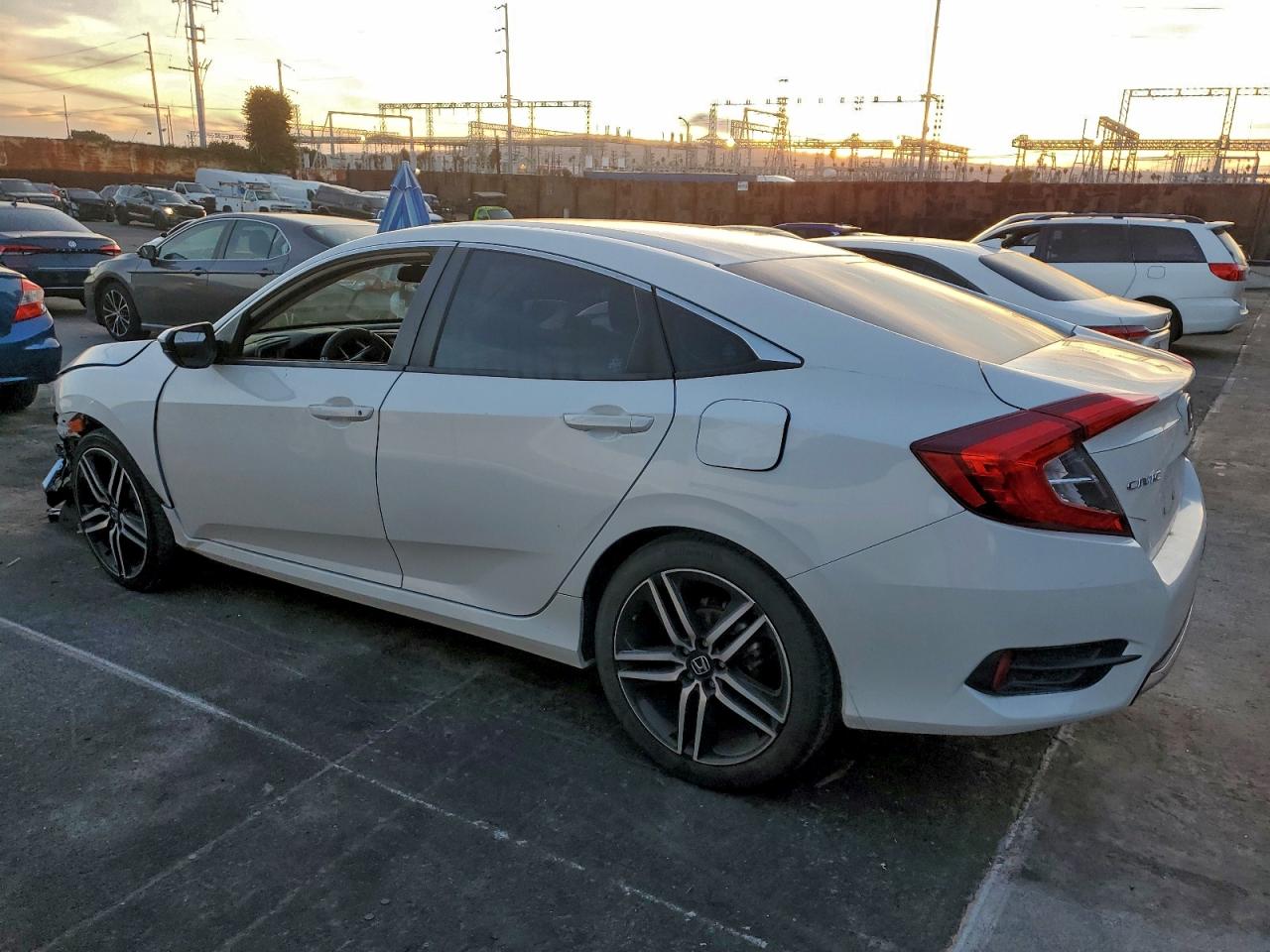 Lot #3302893915 2019 HONDA CIVIC LX