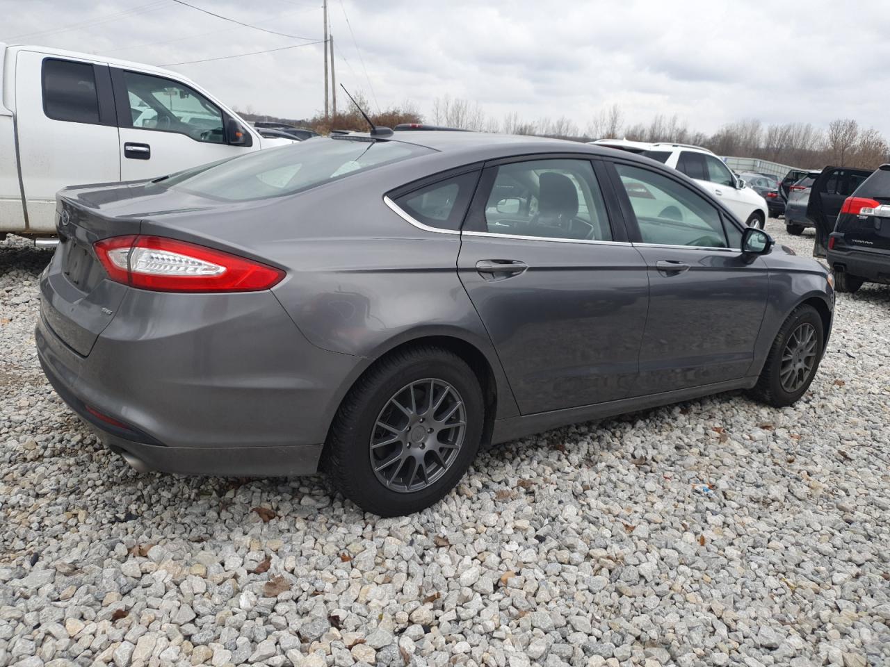 FORD FUSION SE