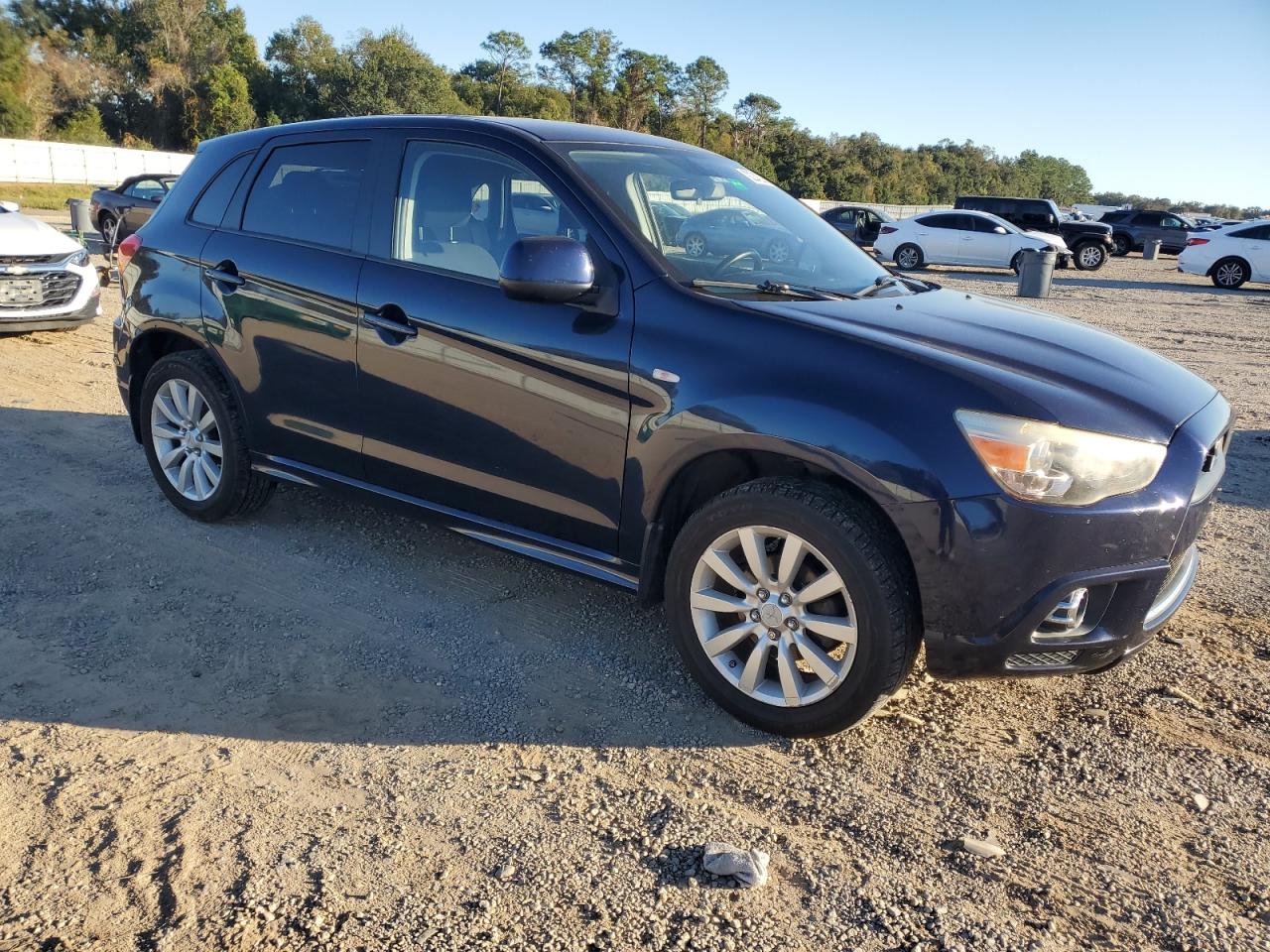 MITSUBISHI OUTLANDER SE