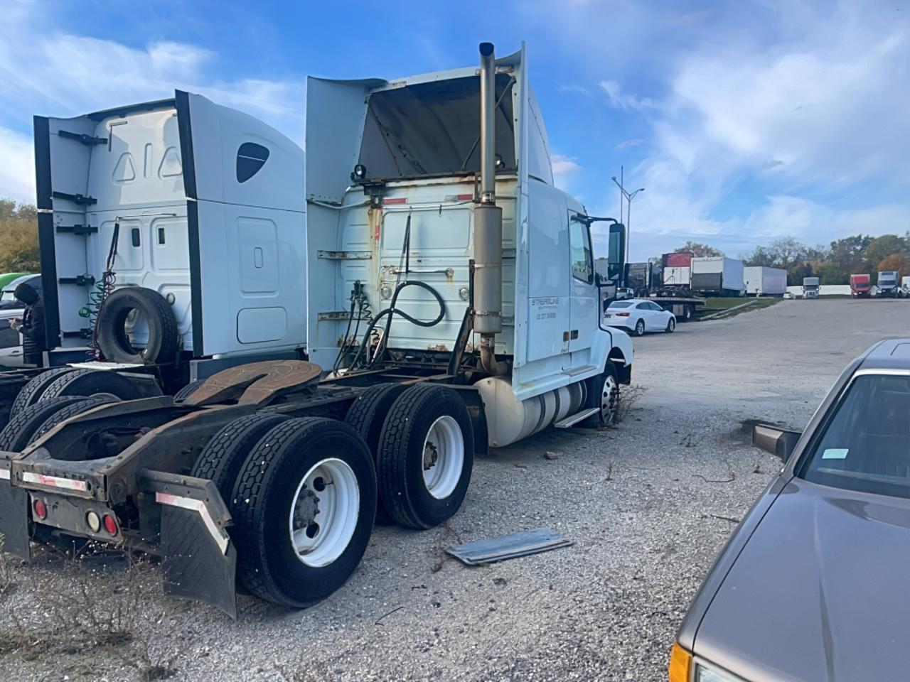 Lot #3291180956 1999 VOLVO VN