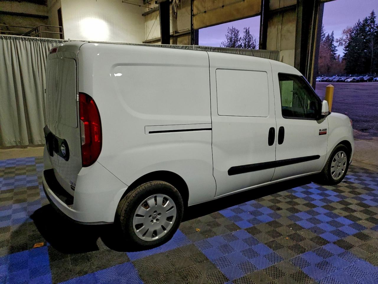 RAM PROMASTER SLT