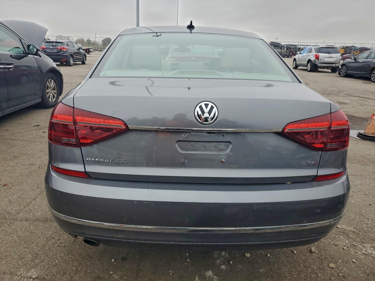 VOLKSWAGEN PASSAT SEL PREMIUM