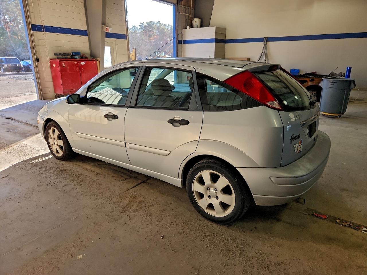 Lot #3301820408 2002 FORD FOCUS ZX5