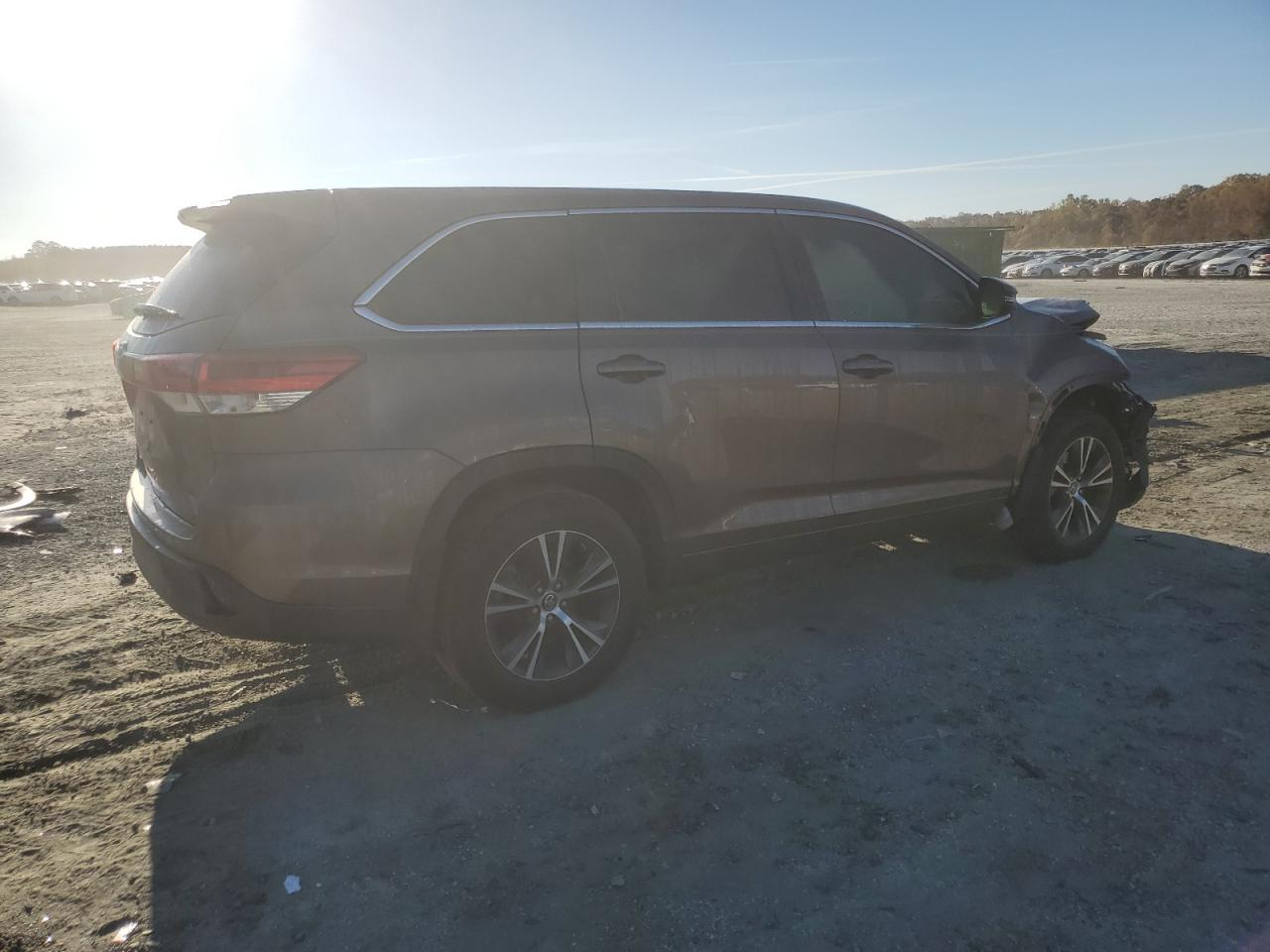 TOYOTA HIGHLANDER LE