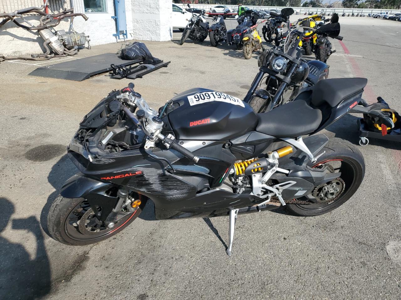 Lot #3298085130 2024 DUCATI PANIGALE V