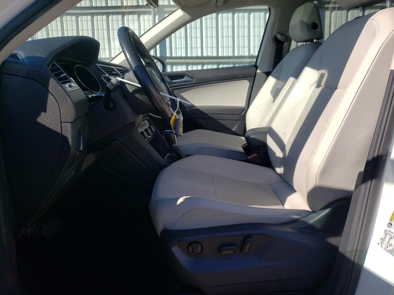 VOLKSWAGEN TIGUAN SE