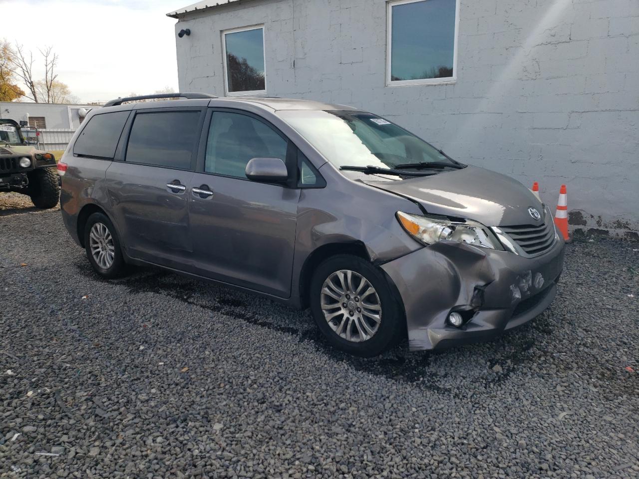 TOYOTA SIENNA XLE