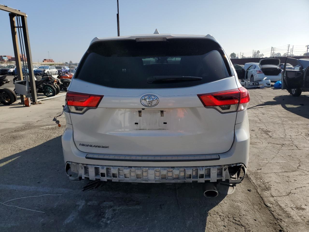 TOYOTA HIGHLANDER LE