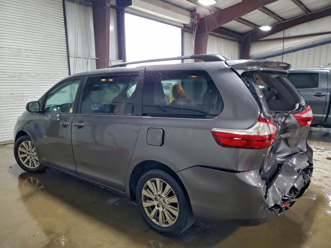 Lot #3301986511 2015 TOYOTA SIENNA LE