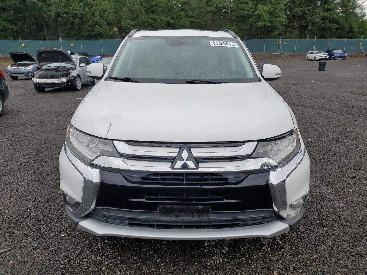 MITSUBISHI OUTLANDER SE