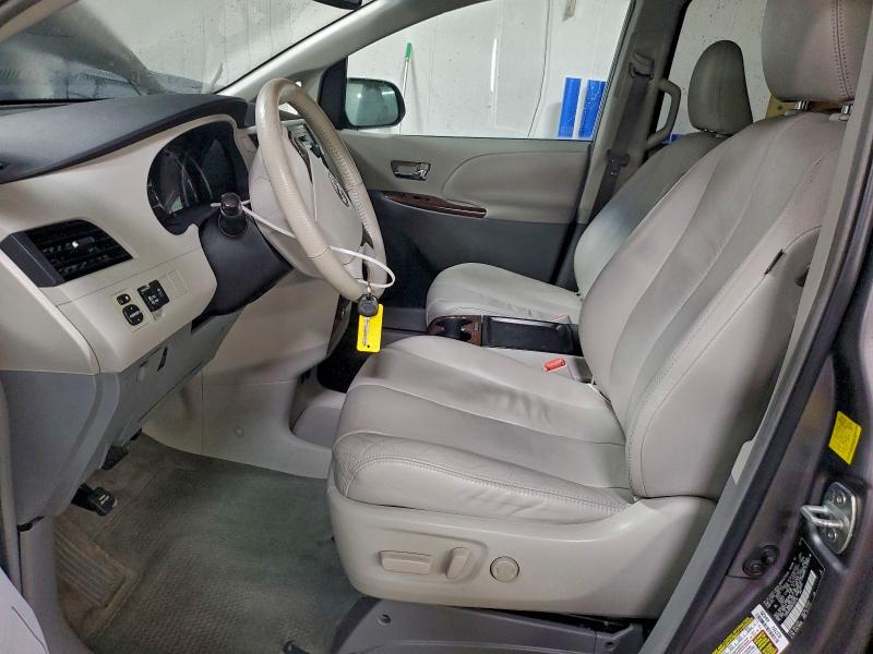 2011 TOYOTA SIENNA XLE #3296409643