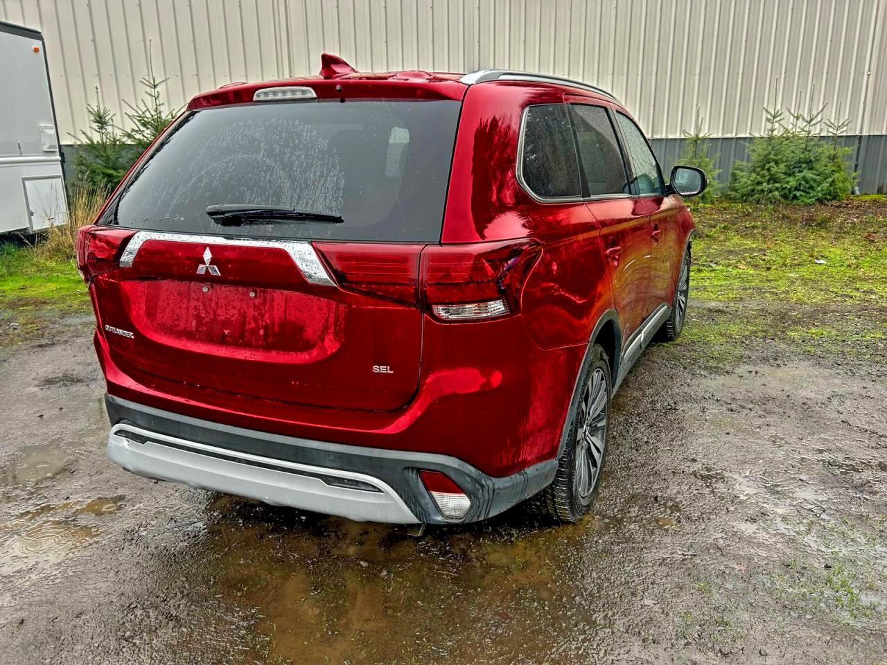 MITSUBISHI OUTLANDER SE