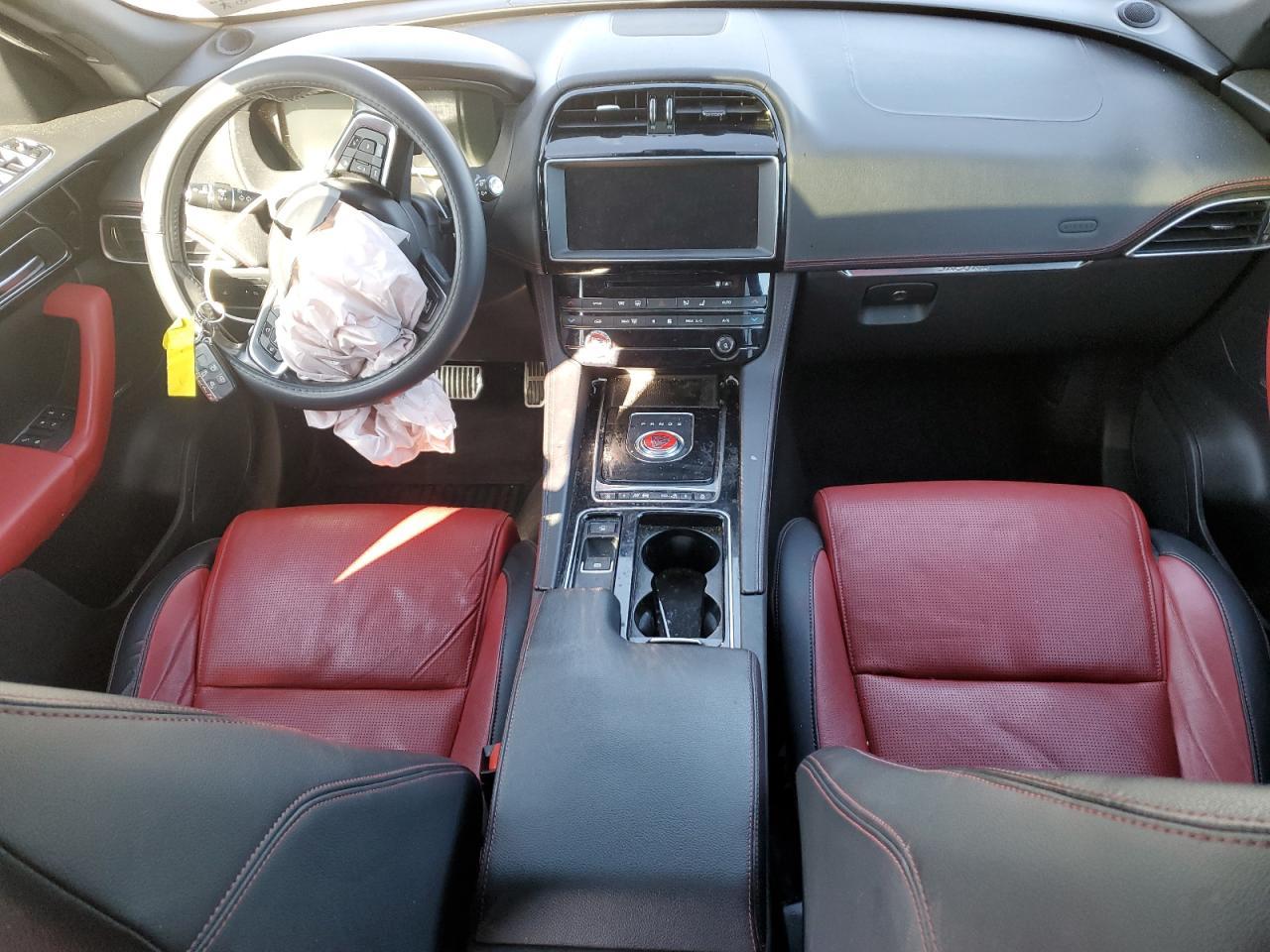 JAGUAR F-PACE R - SPORT